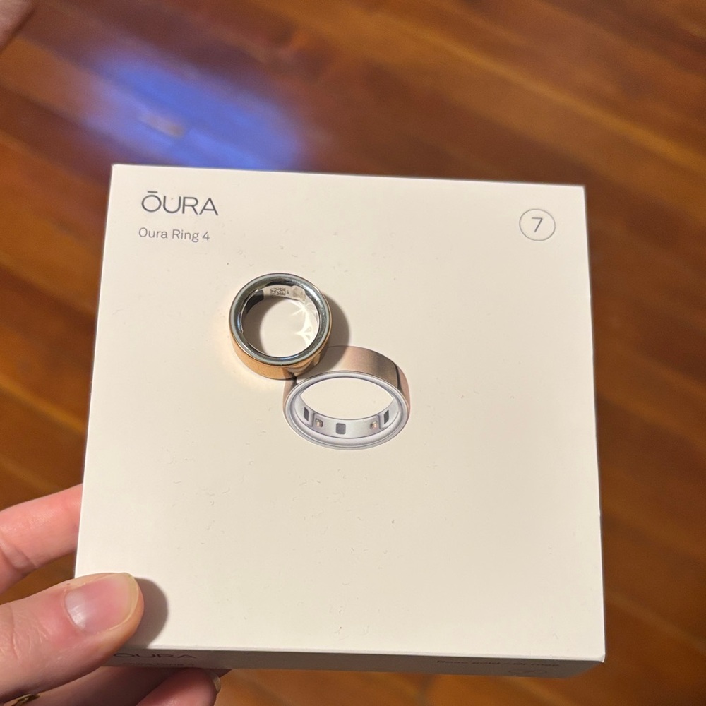 Rose gold Oura ring 4 size 7, no charger
